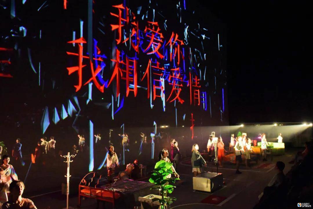 《只有爱·戏剧幻城》正式公演 "只有爱"唱响花海 "文旅 "再现标杆