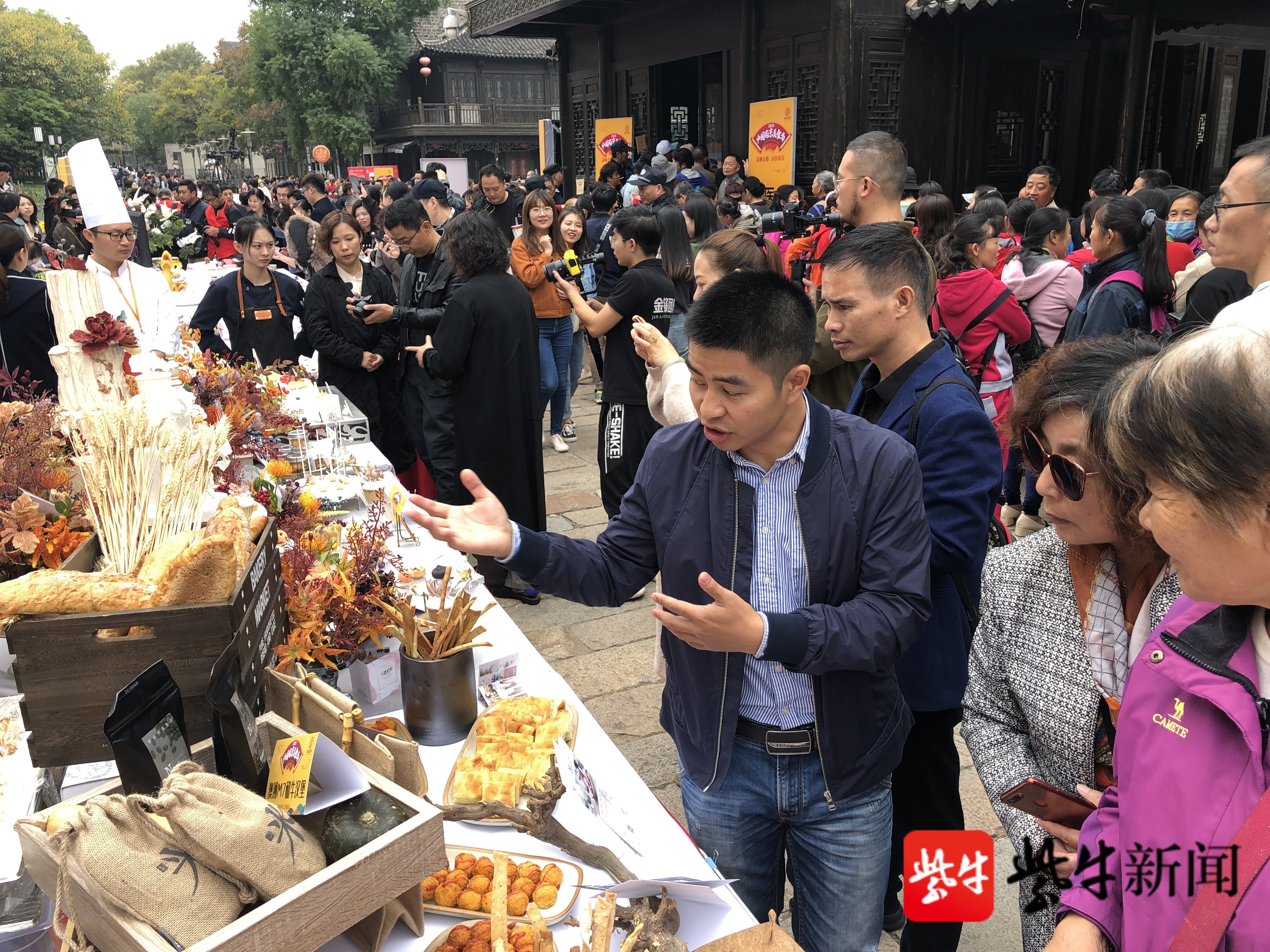 活动现场南京各大餐饮品牌美食展示
