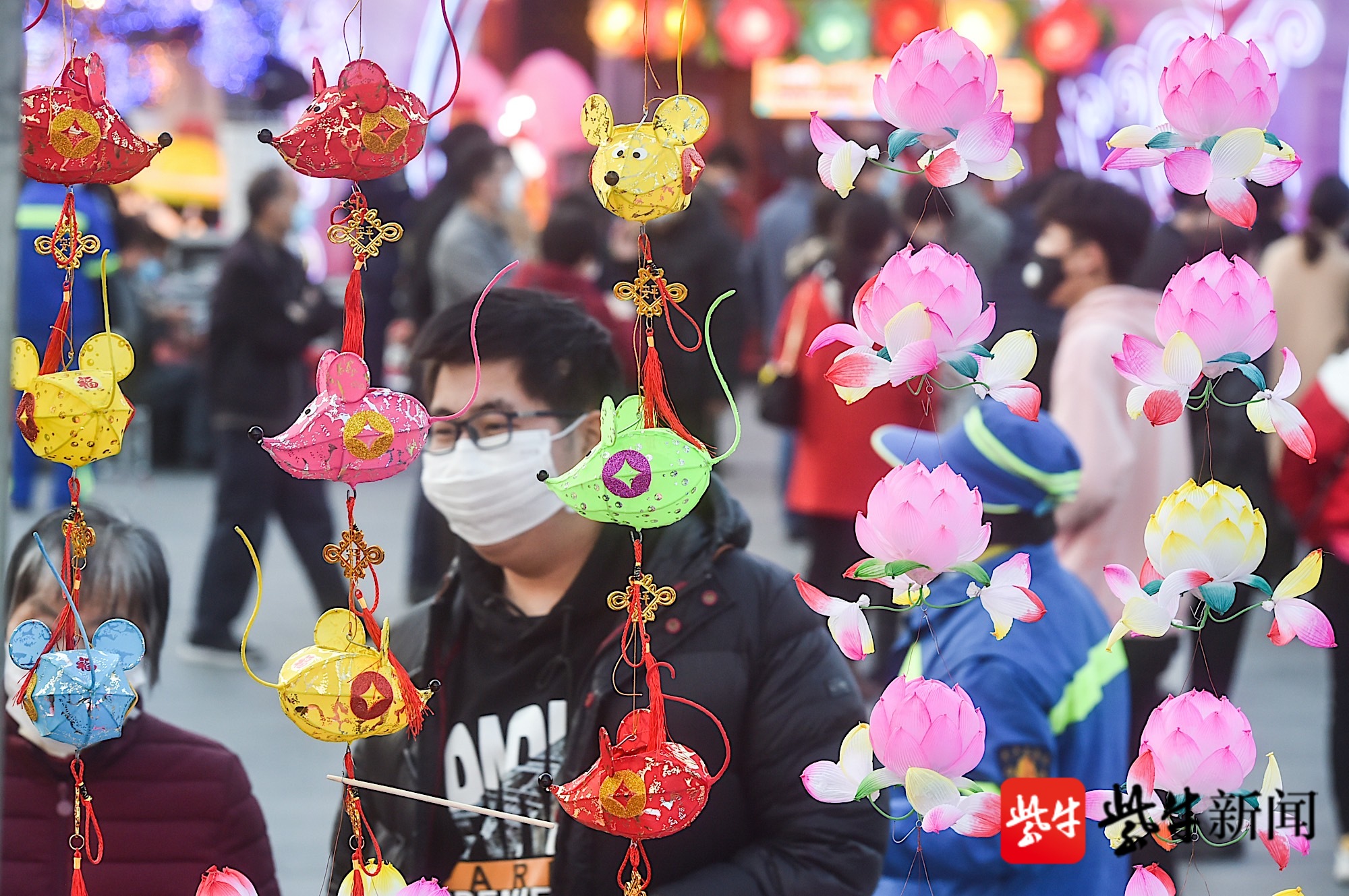 【视频】花灯上,映笑靥,秦淮灯会"满血回归"