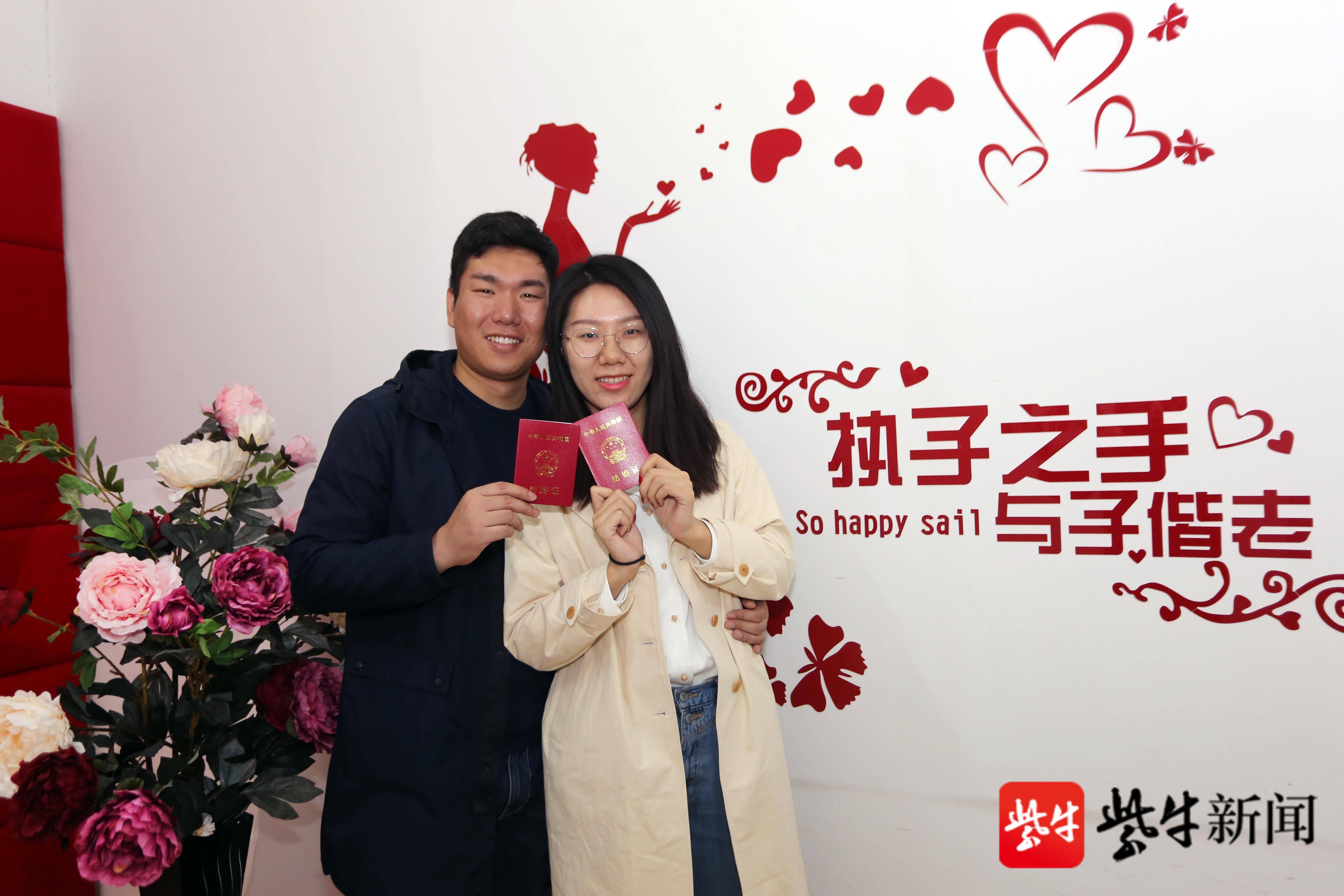 记者从鼓楼区民政部门获悉,该区婚姻登记处预约登记的新人是全市各区