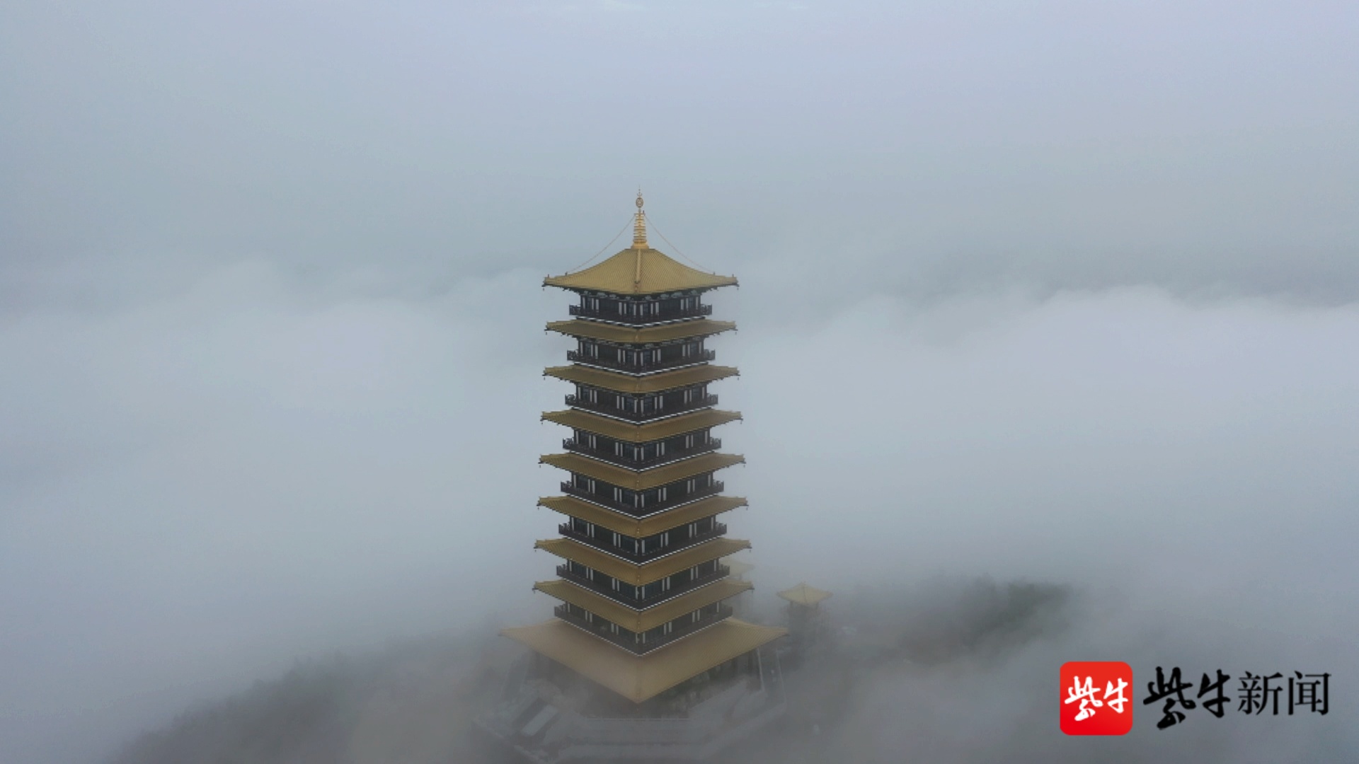 6月14日,记者在连云港市灌云县大伊山上空拍摄了一组画面,空中的大伊