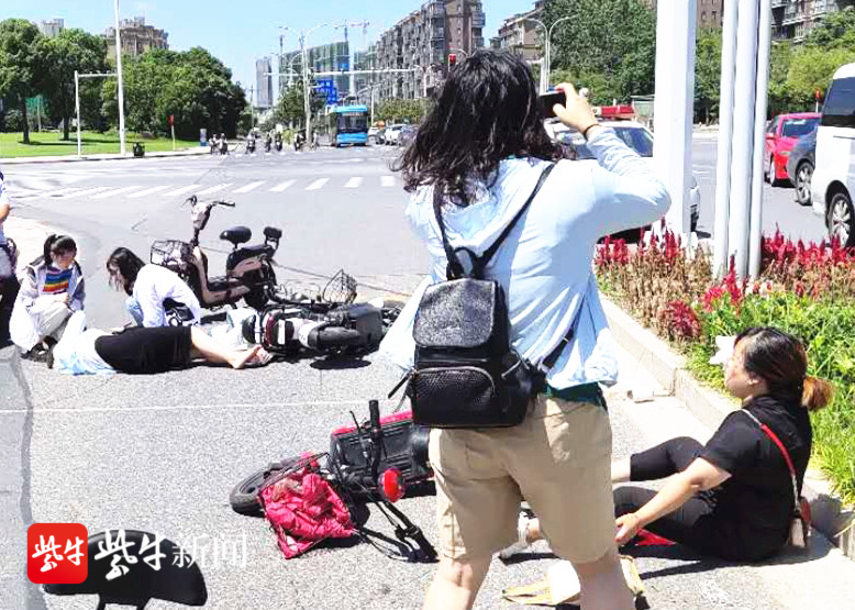 视频|女子骑电动自行车逆行发生交通事故,自己虽受伤也要承担事故全部