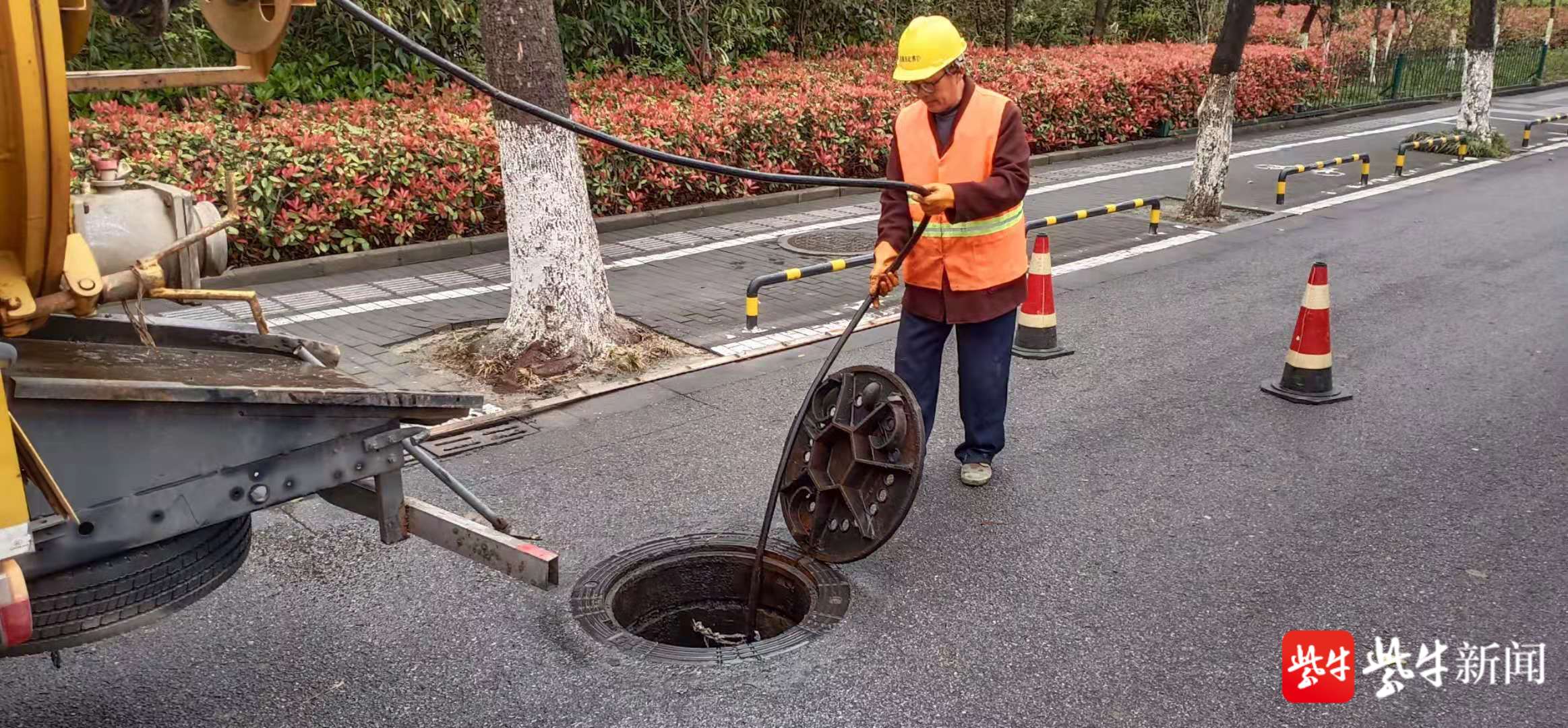 市政工人正在施工作业