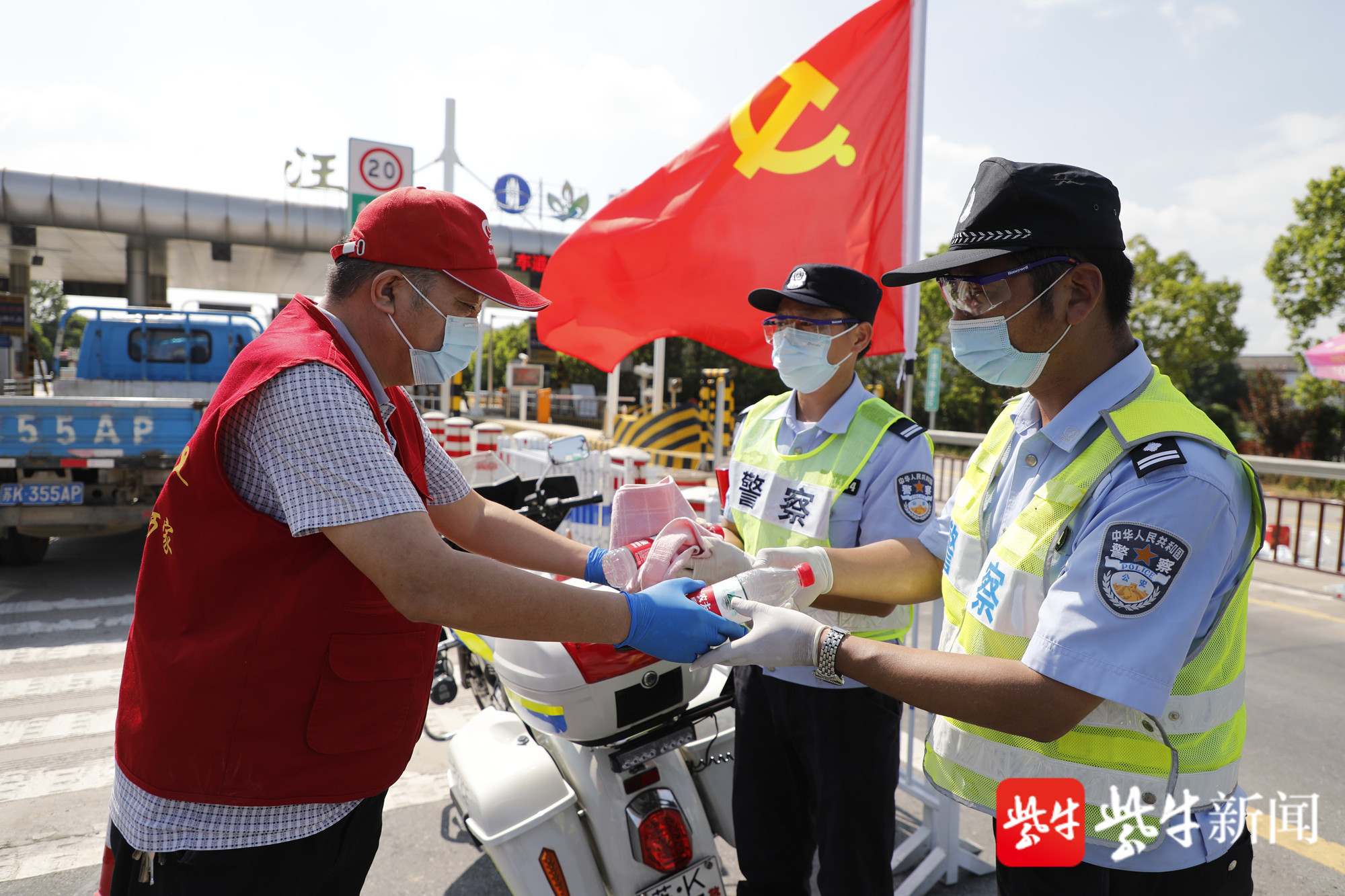 自发成立"青松突击队",主动要求去抗击疫情第一线