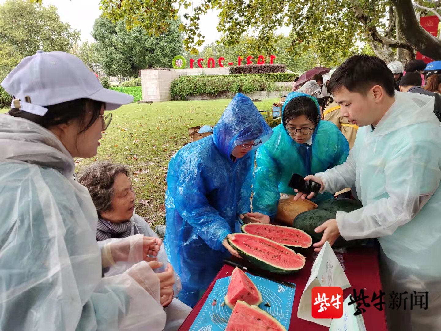 "邹江石告诉记者,当时农科院就有42名研究员了,科研实力很强.