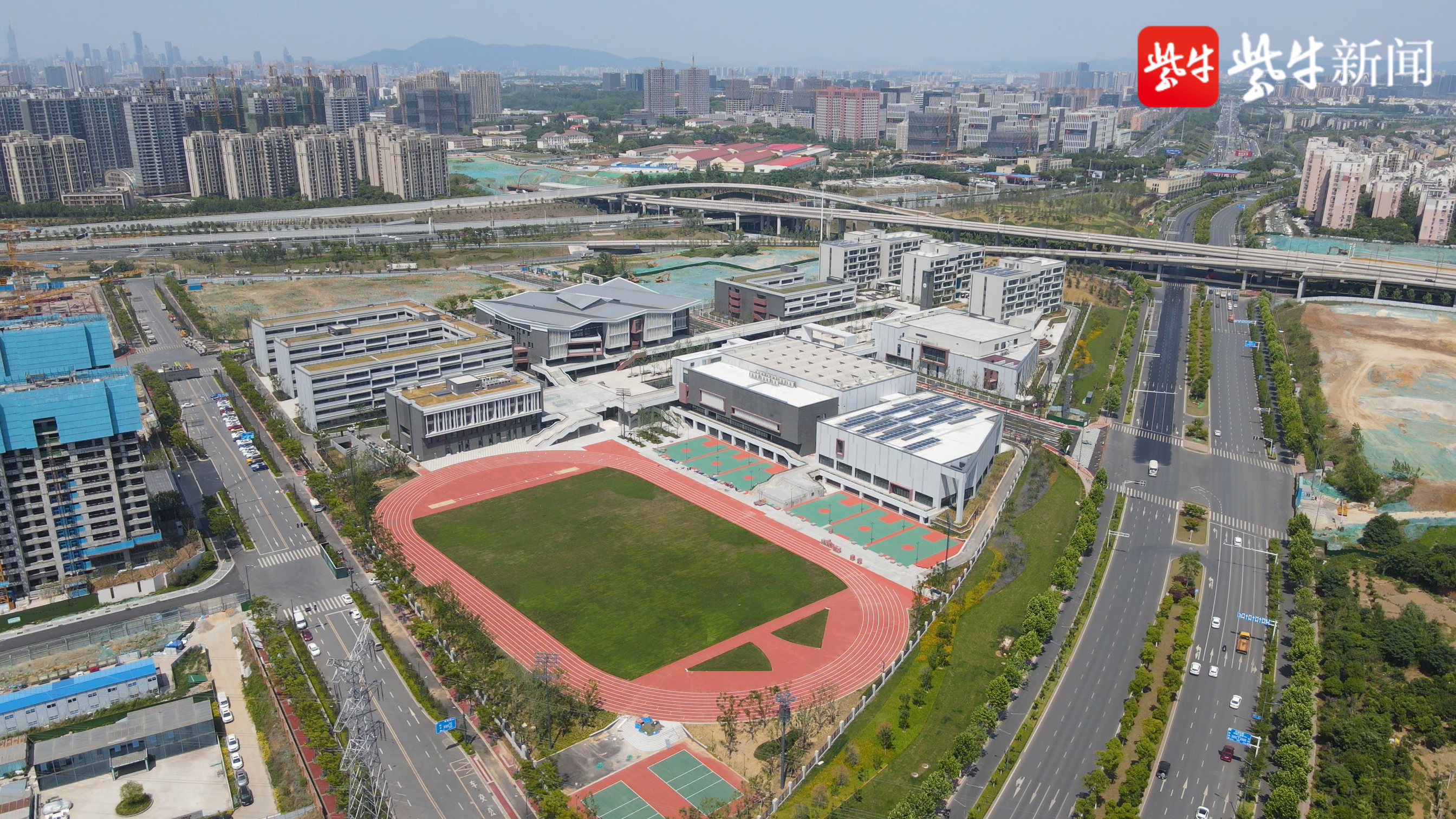 位于南京市雨花台区两桥片区的中华中学雨花校区,新校区让人眼前一亮