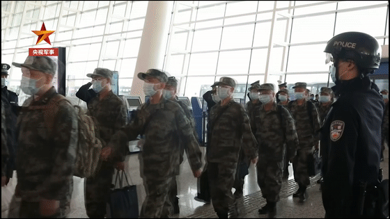 这就是军人离开武汉时的样子