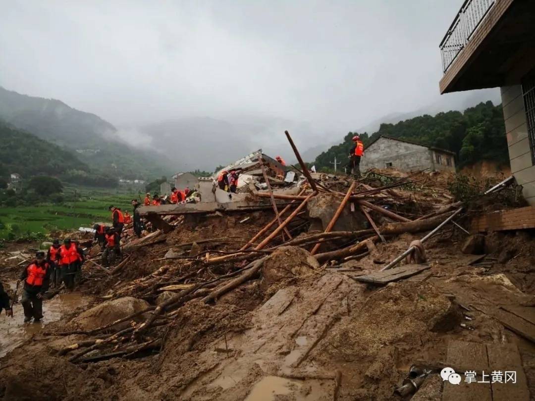 湖北黄梅山体滑坡9人被埋已救出8人,7人无生命体征