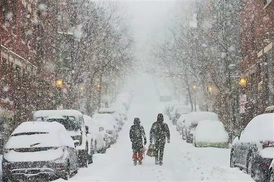 美国2020年冬季首场风暴来袭 狂风暴雪导致近30万户停电