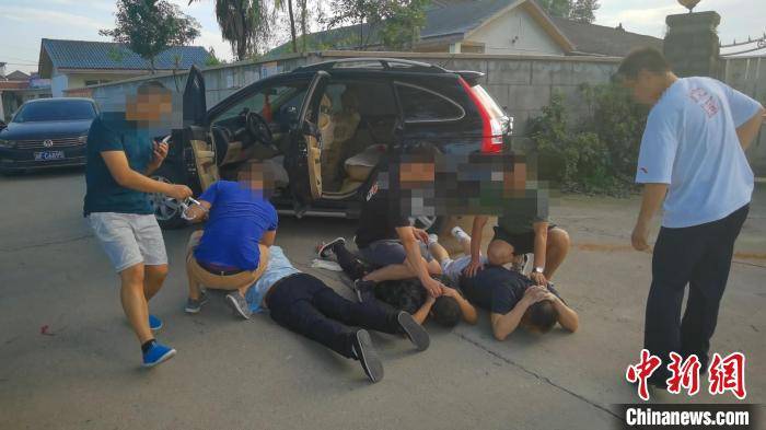 抓捕现场 绵阳市公安局供图