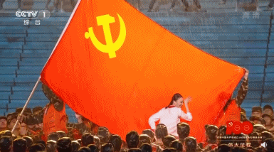 7月1日晚 庆祝中国共产党成立100周年文艺演出中 《党旗在我心中》