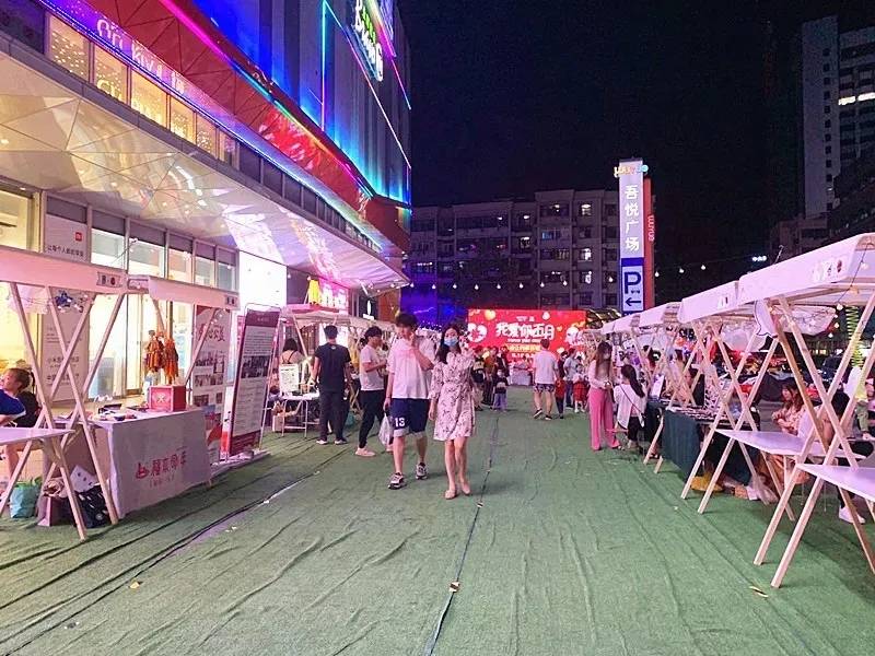 为地摊经济松绑,让烟火气回归城市