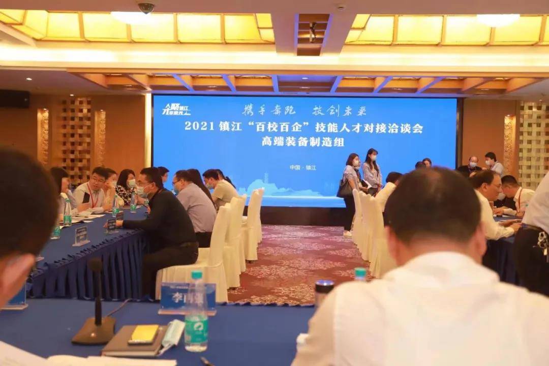 镇江市人社局局长曾文兵介绍,参会的105家技工院校,来自全国27个省,市