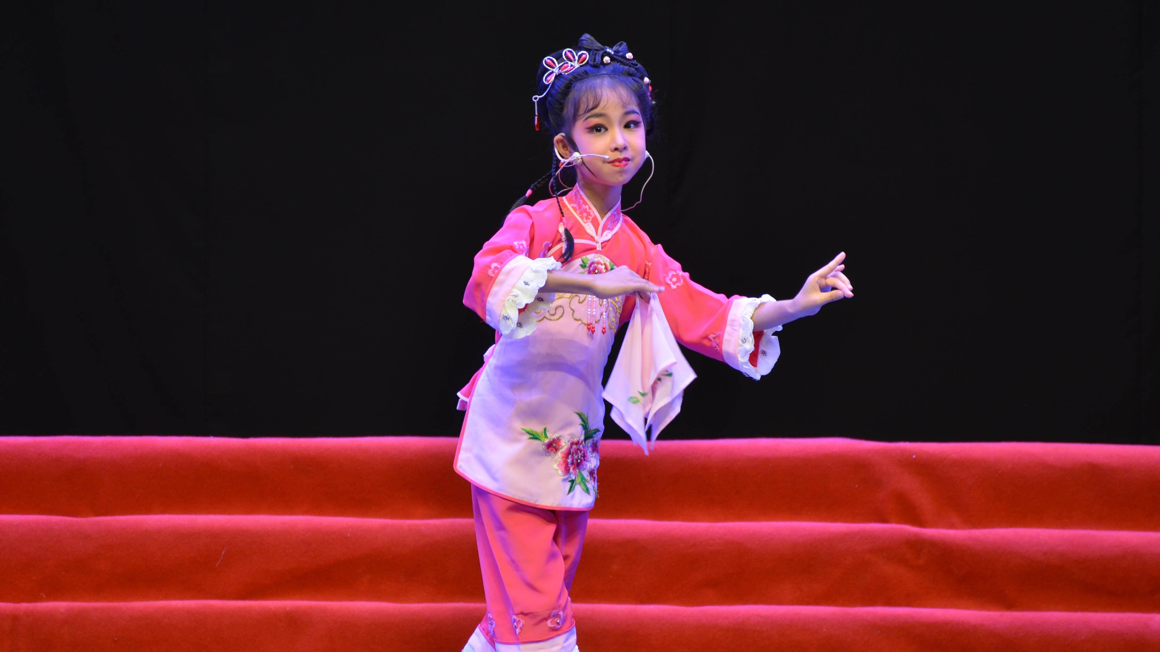 南京9岁小学生摘得全国戏曲小梅花为了唱越剧五年不碰一口冰激凌