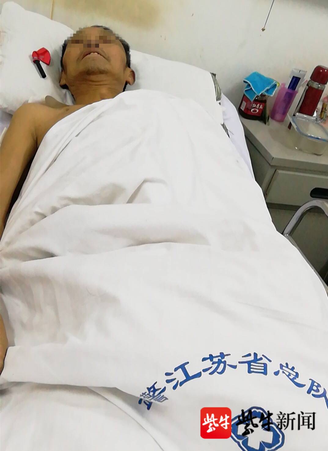 事故双方家境都很困难,伤者没钱手术,警方帮他申请11万元救助基金