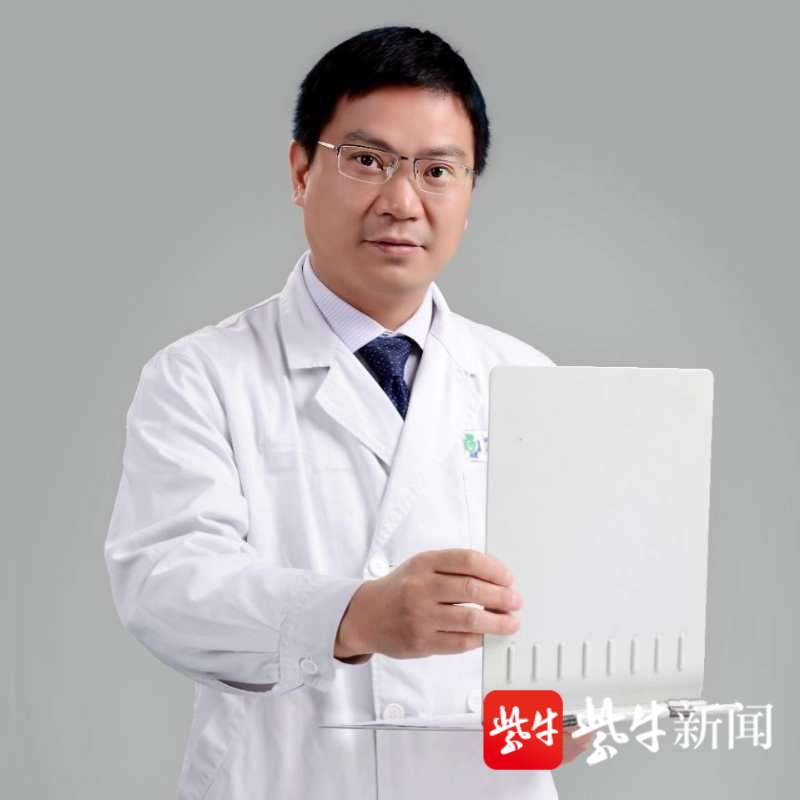 武汉方舱医院"最美逆行药师"杨勇:每分钟为4名患者配