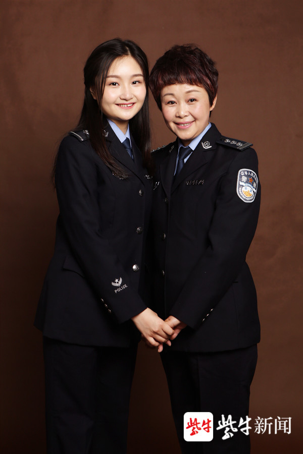 警察女儿徐亦嘉和警察妈妈李健