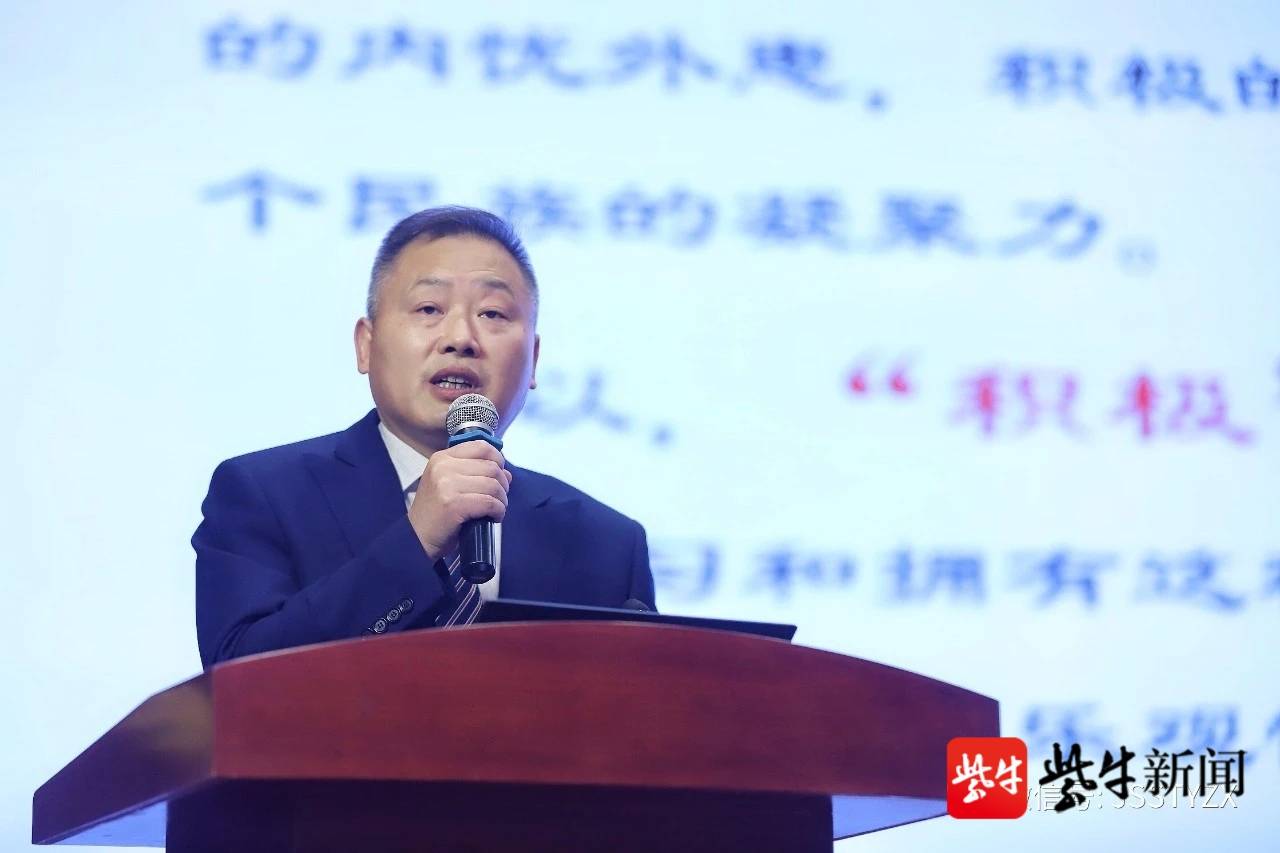 18岁成人仪式上,天一中学校长寄语同学们成为"积极的生活者"