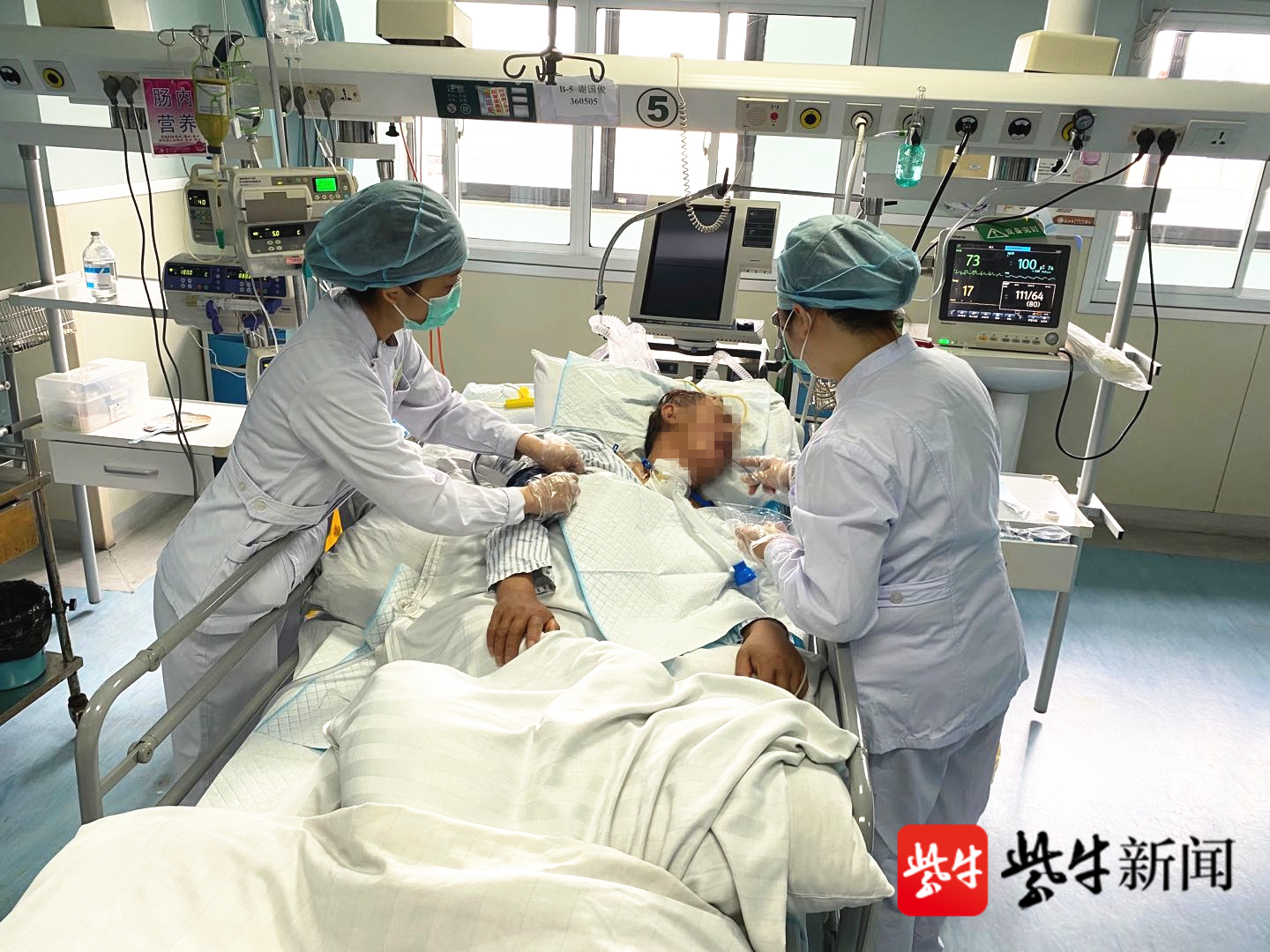 镇江68岁老人脑出血住进 icu"昏迷"24天奇迹苏醒