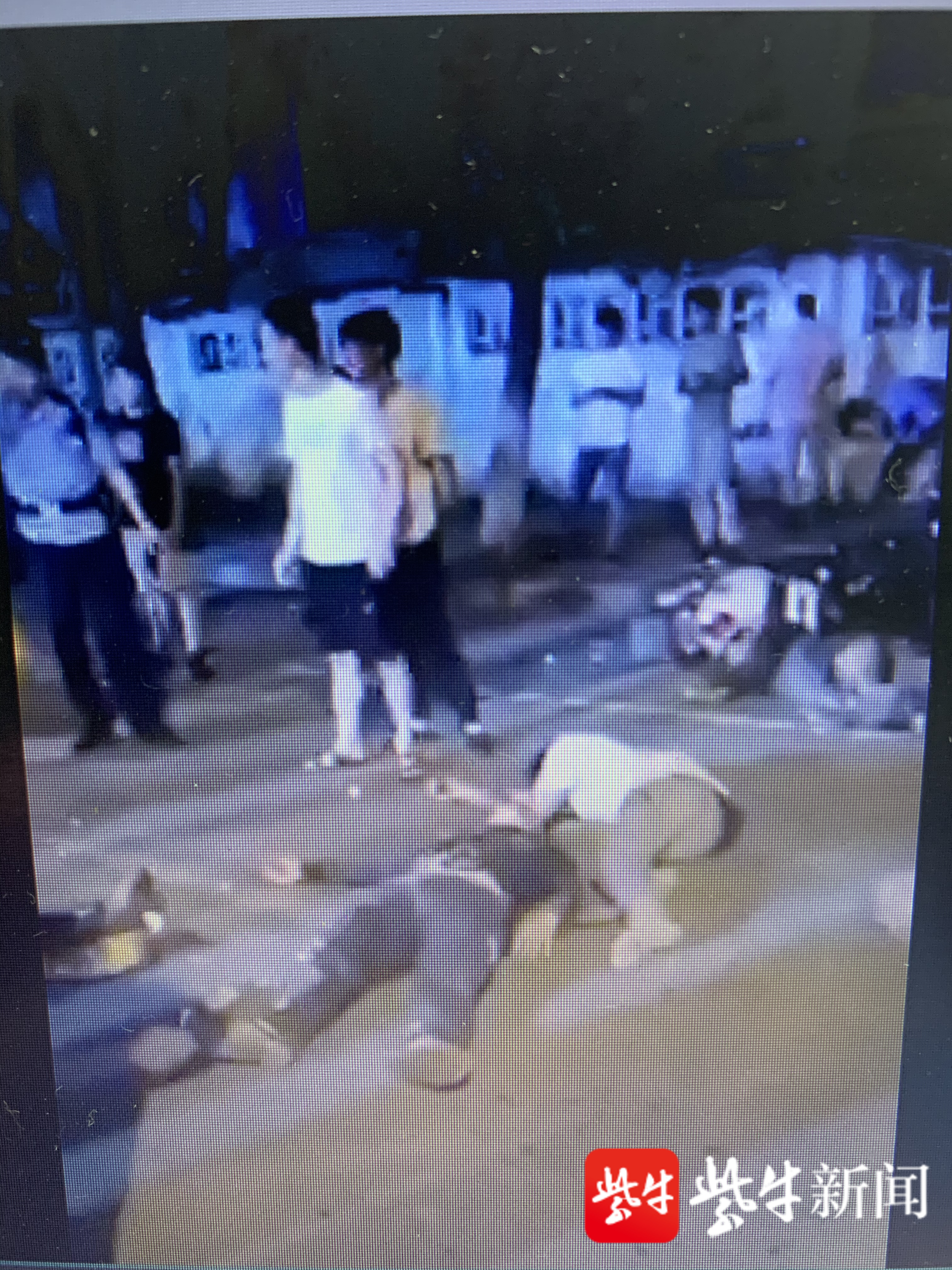 镇江一烧烤店门口打架打死4个警方双方吃饭时因口角发生肢体冲突无