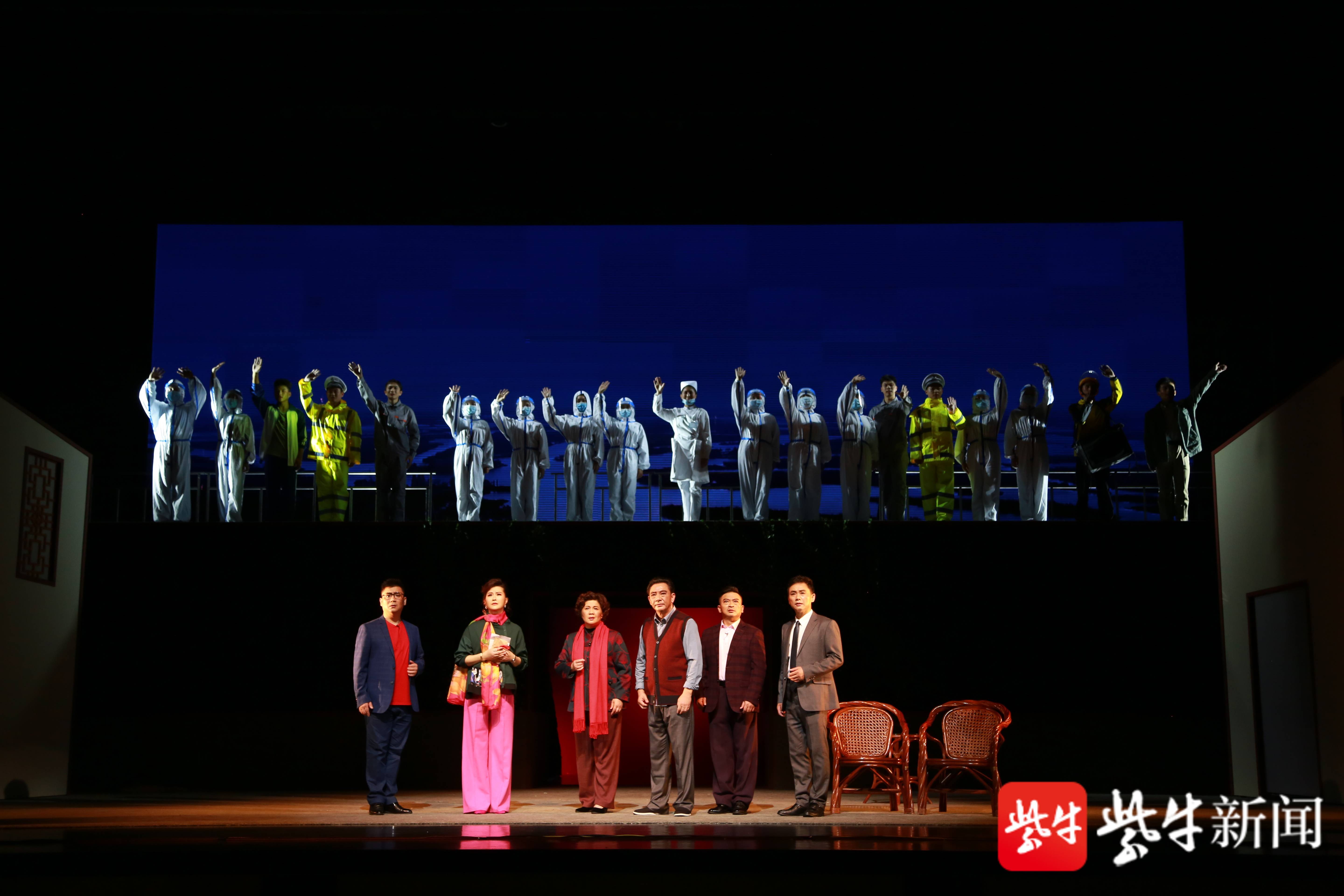 江苏省建湖县淮剧团大型现代淮剧《谷家大事》首演成功