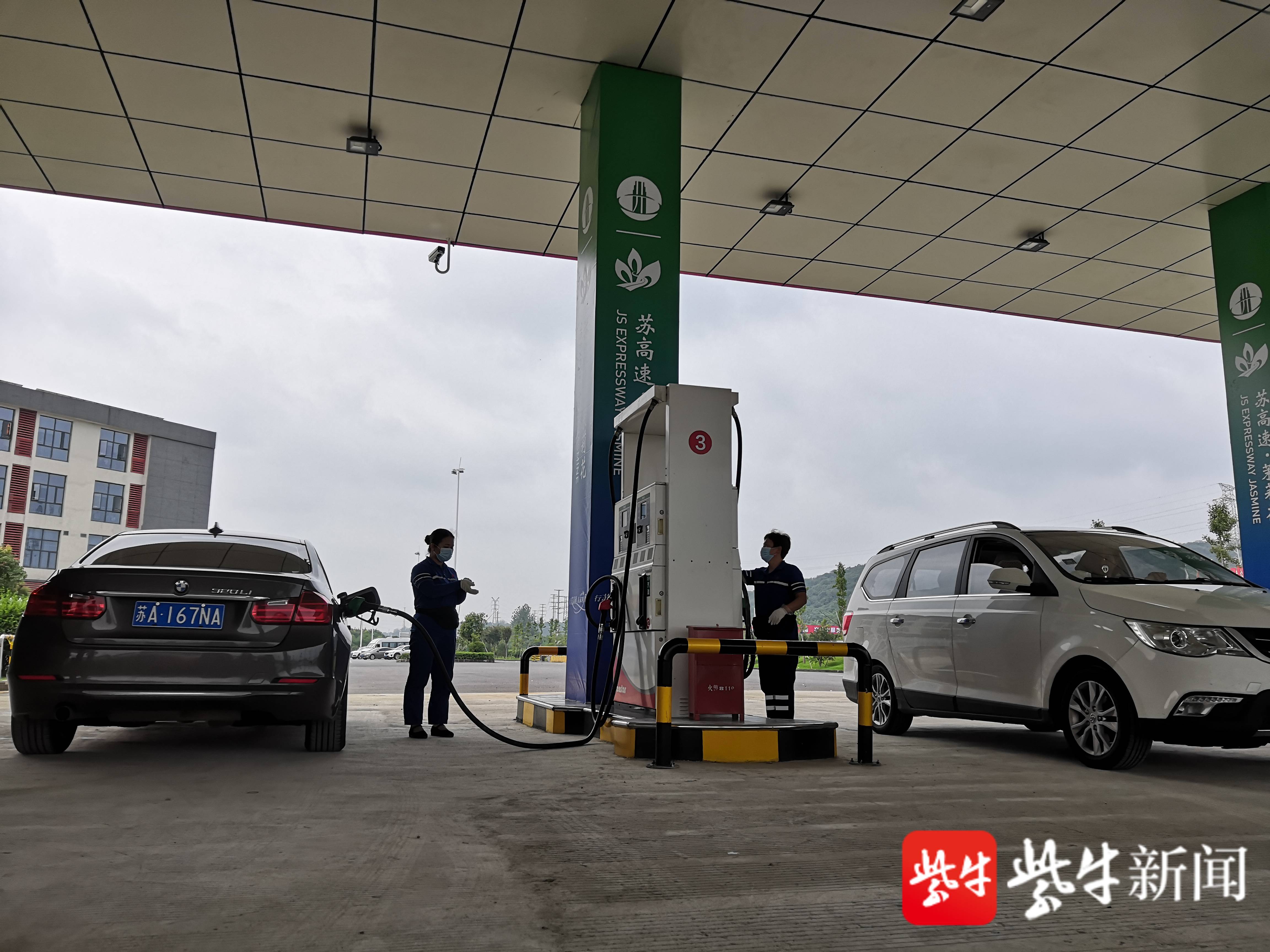 "水晶山加油站的开通试运行,完善了水晶山服务区的服务功能,为即将到