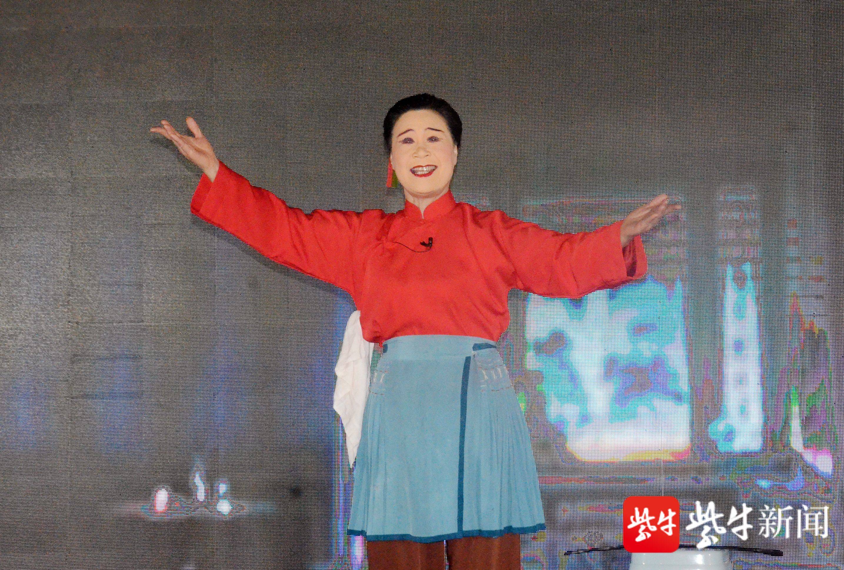 梅乡国庆"上演"京剧《沙家浜》 阿庆嫂一角分由三人担纲