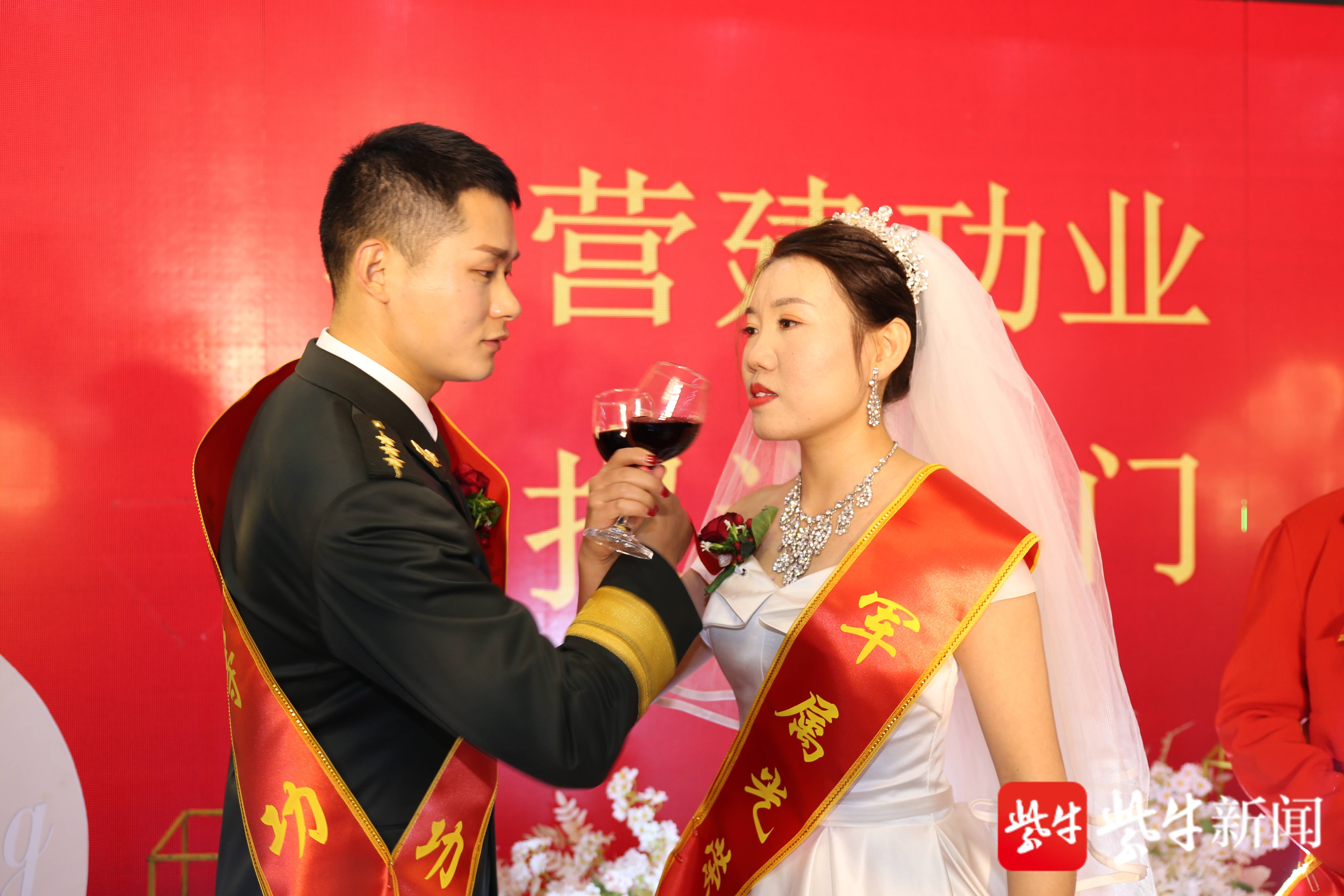 江苏泗阳为立功军人婚礼现场送喜报