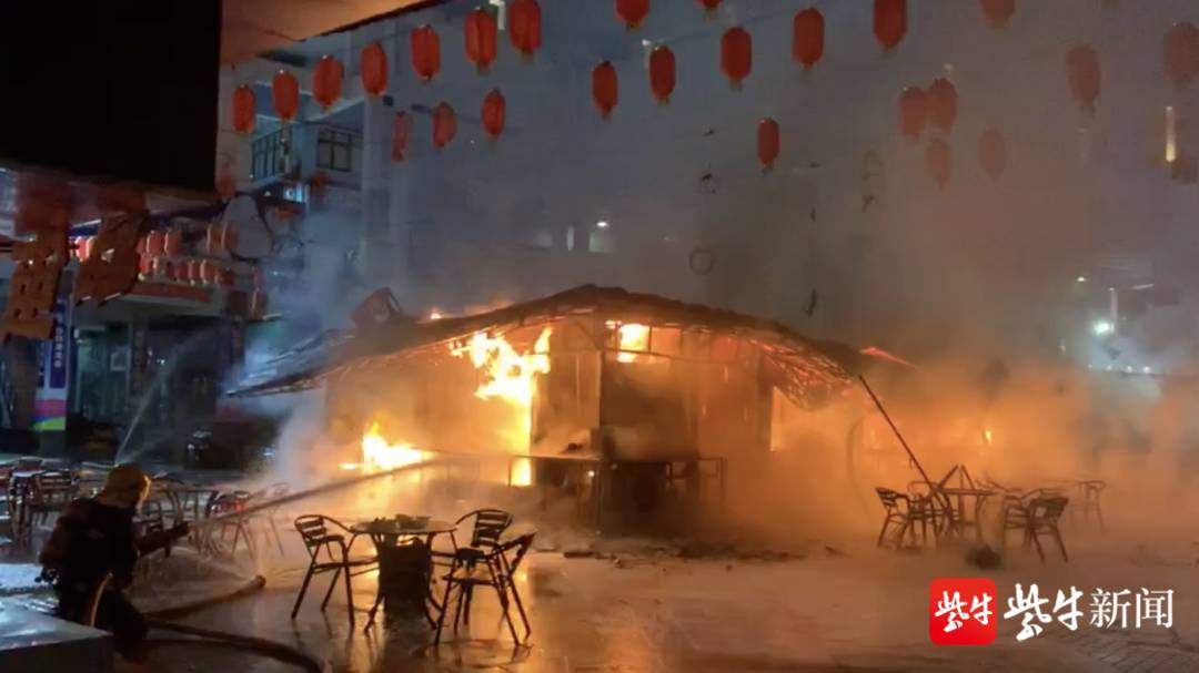 秦淮区,1月14日凌晨1时34分,秦淮区明瓦廊129号先启半步颠小酒馆冒烟