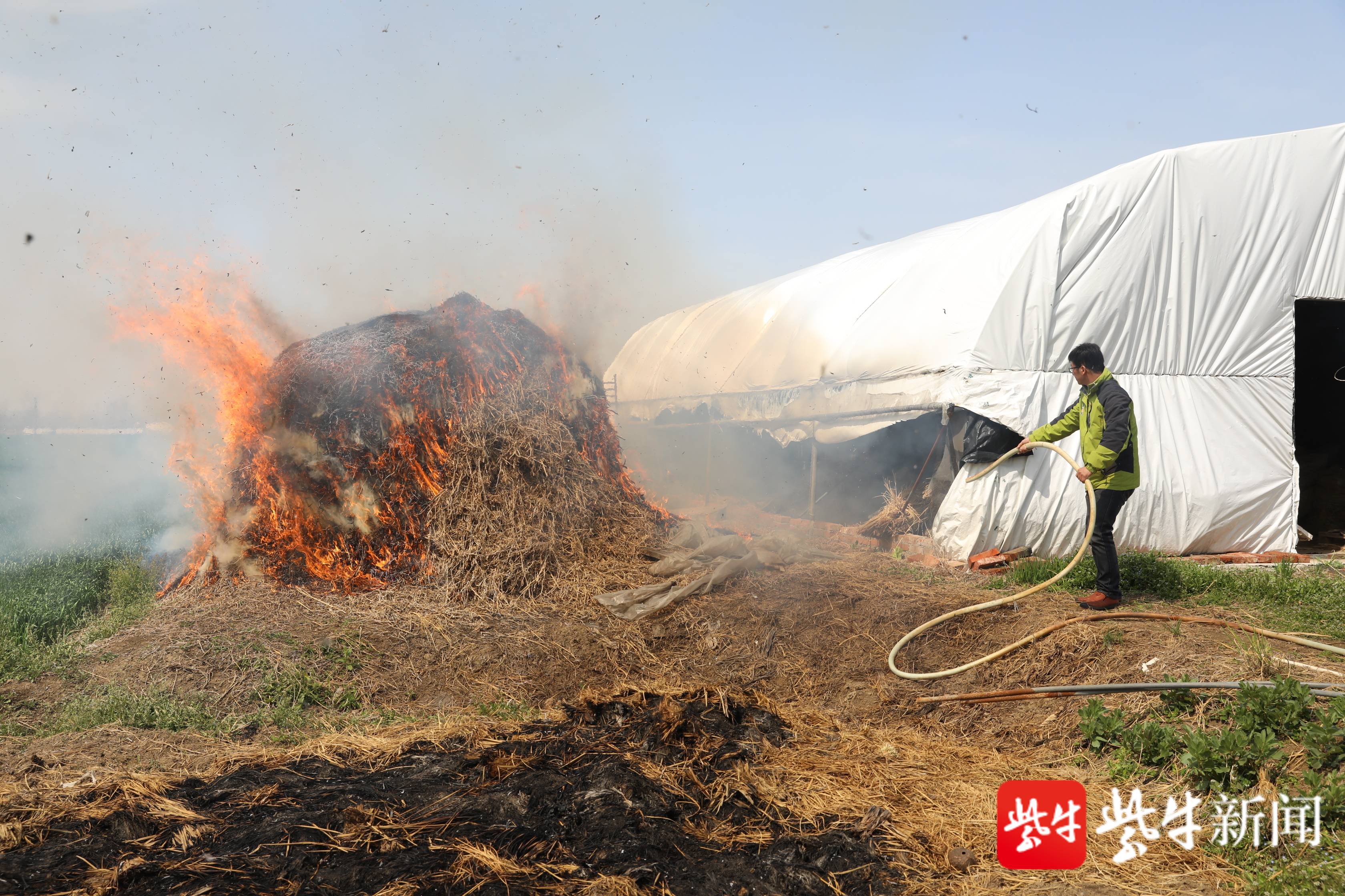 "偶遇"火情,阜宁5名志愿者合力救火