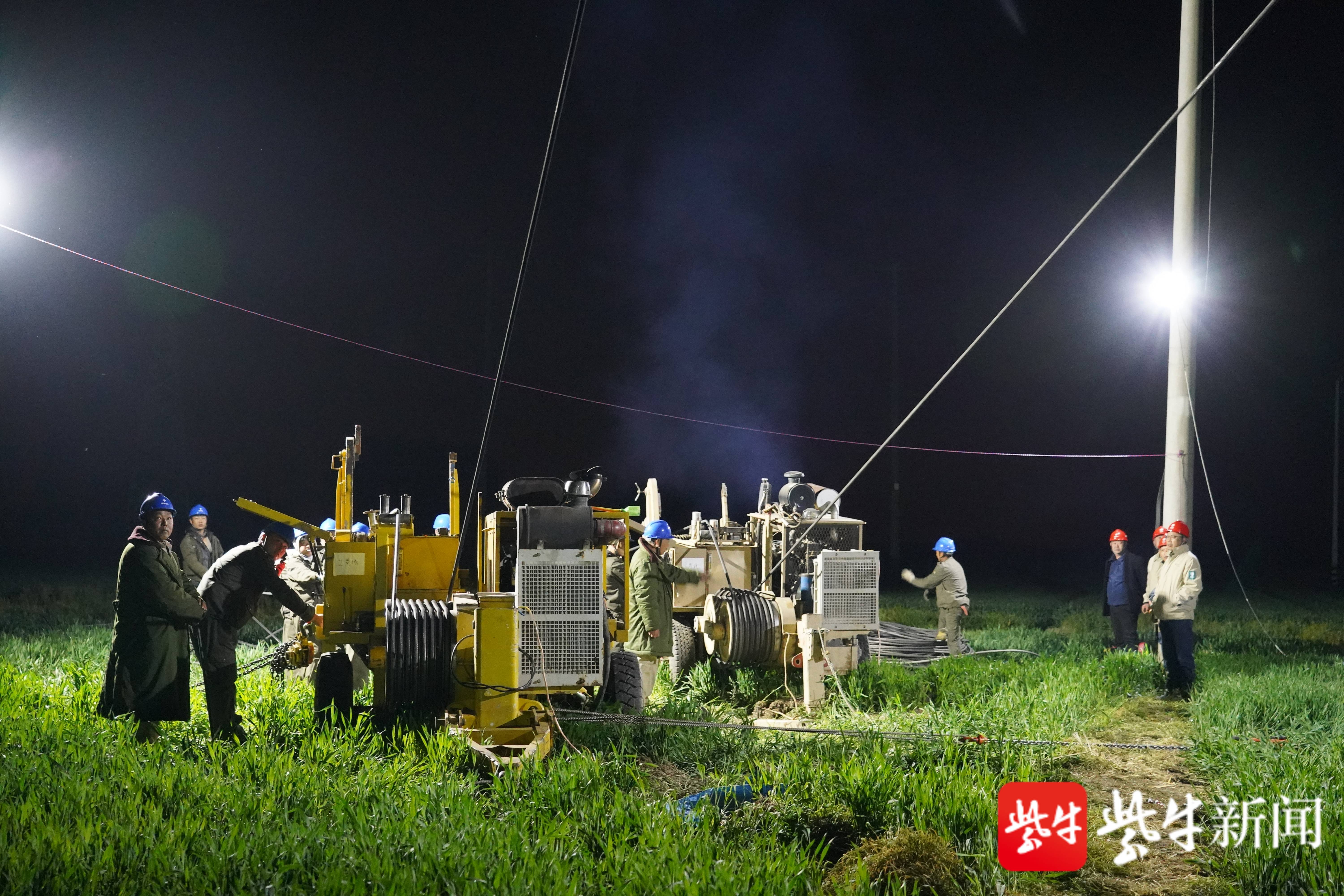 施工现场,挑灯夜战