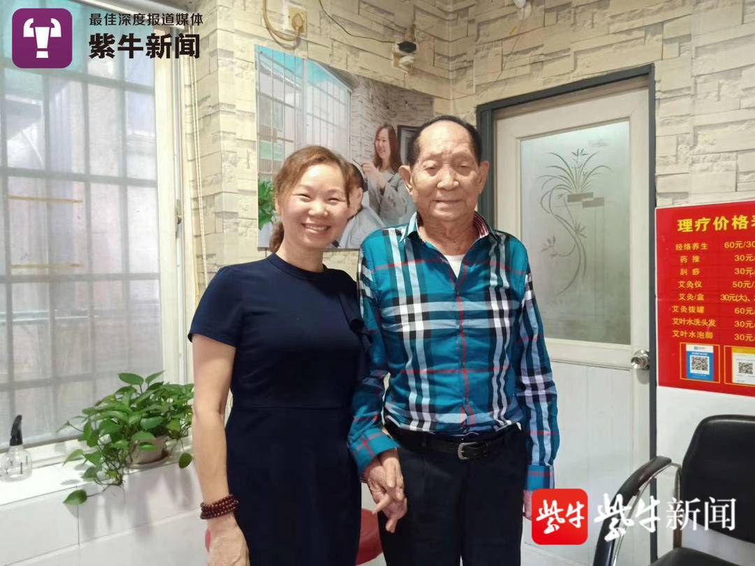 曹小平第一次与袁隆平正式合影