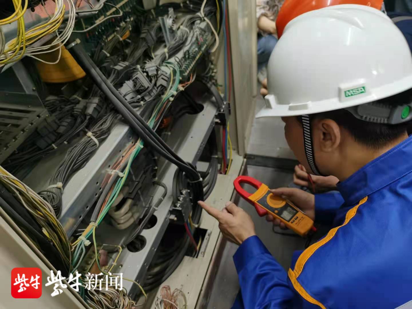 中高考期间遇电梯故障怎么办?别慌 "护航人"来了