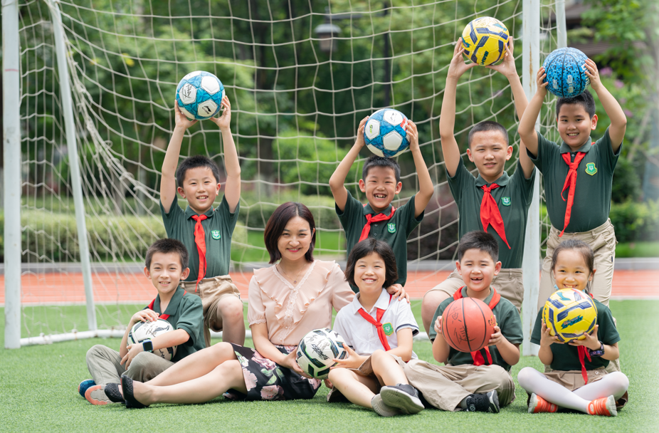 南京芳草园小学校服图片