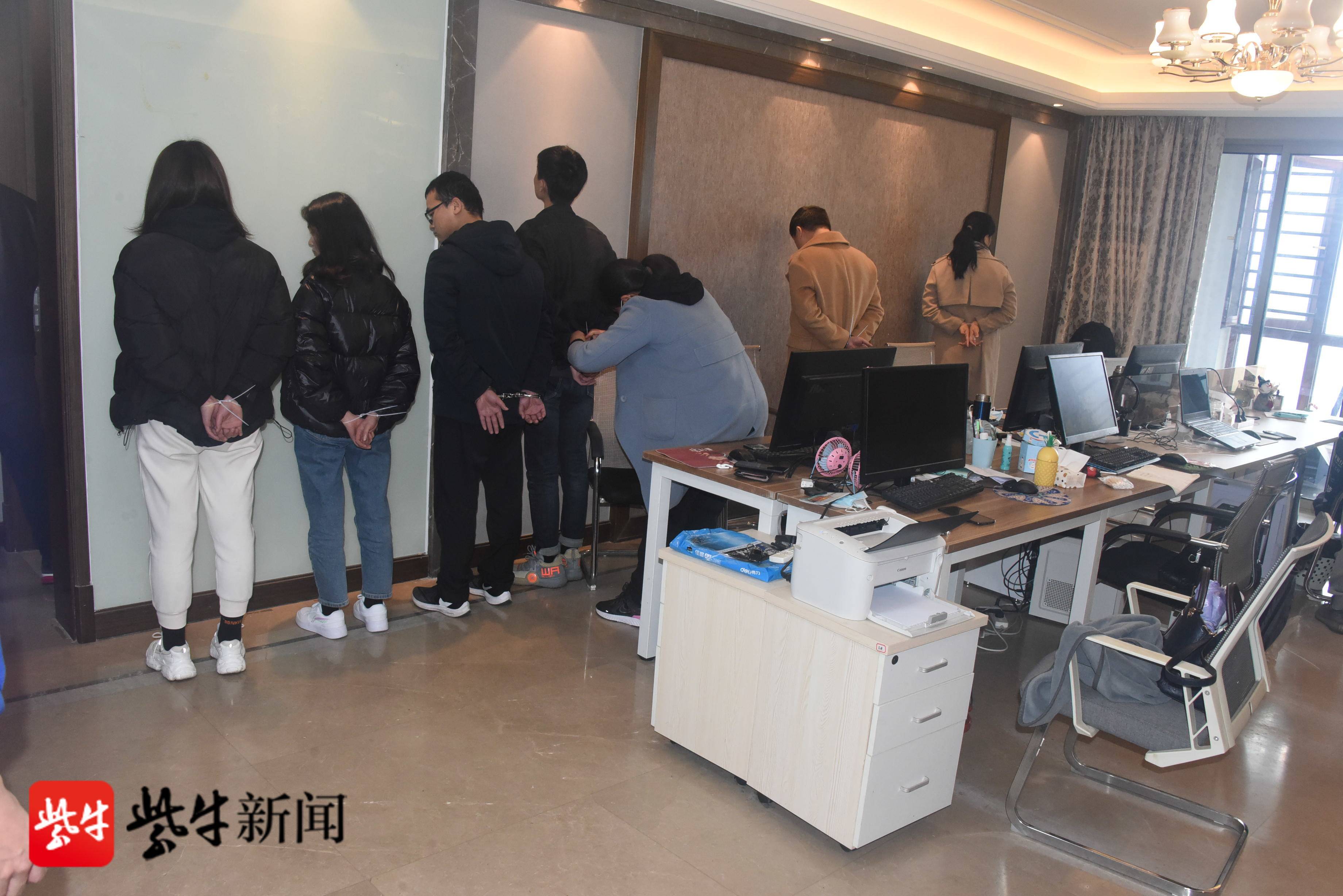 警方捣毁电诈窝点