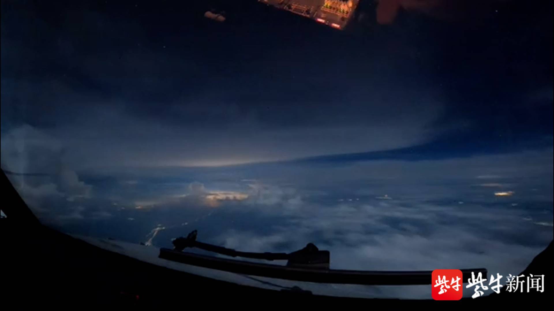 20日晚郑州上空的积雨云