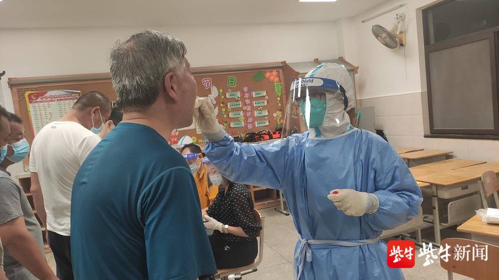 新闻110 24小时奋战 昨夜 宁未眠 记者凌晨直击全员核酸检测现场