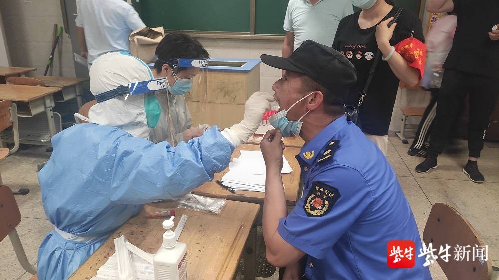 新闻110 24小时奋战 昨夜 宁未眠 记者凌晨直击全员核酸检测现场