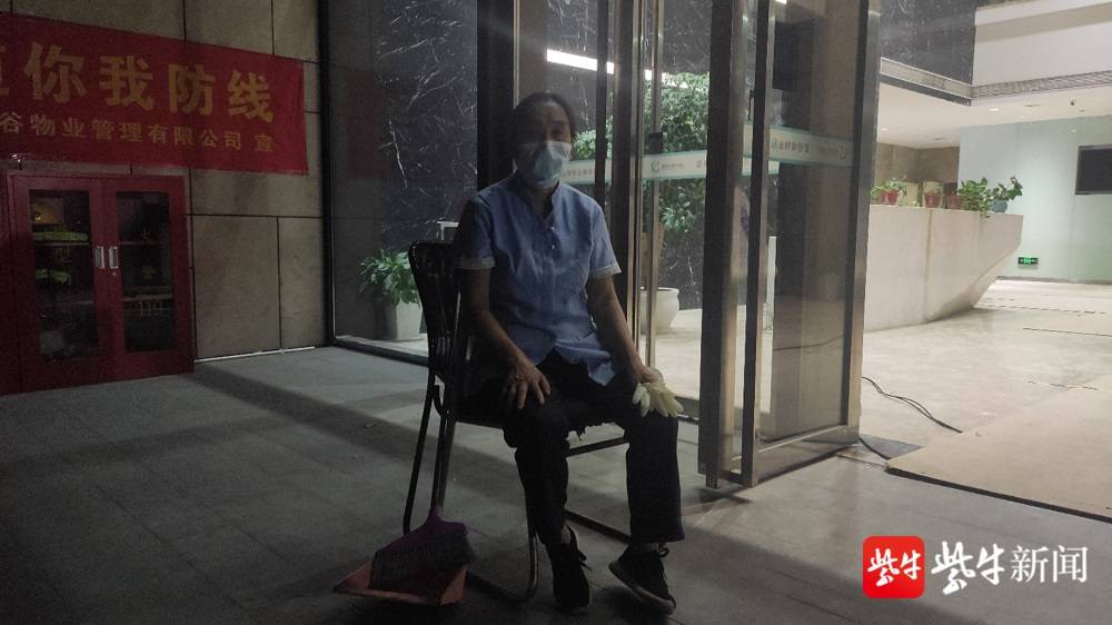 新闻110 24小时奋战 昨夜 宁未眠 记者凌晨直击全员核酸检测现场