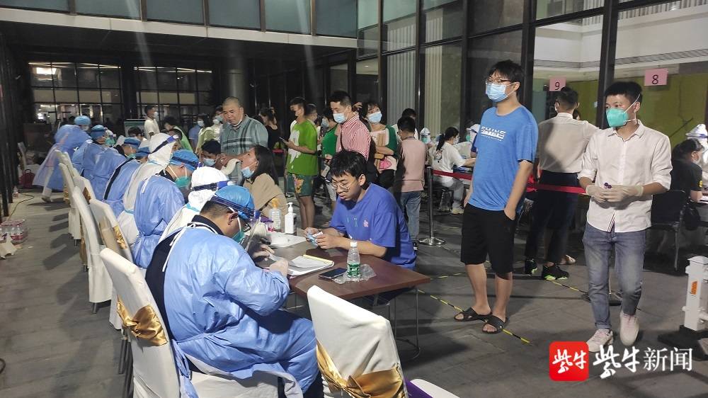 新闻110 24小时奋战 昨夜 宁未眠 记者凌晨直击全员核酸检测现场