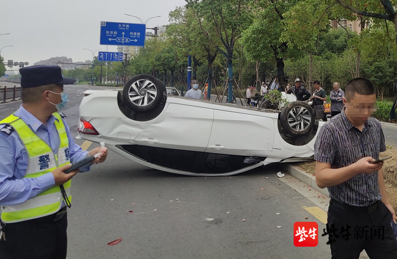 扬州最近车祸图片