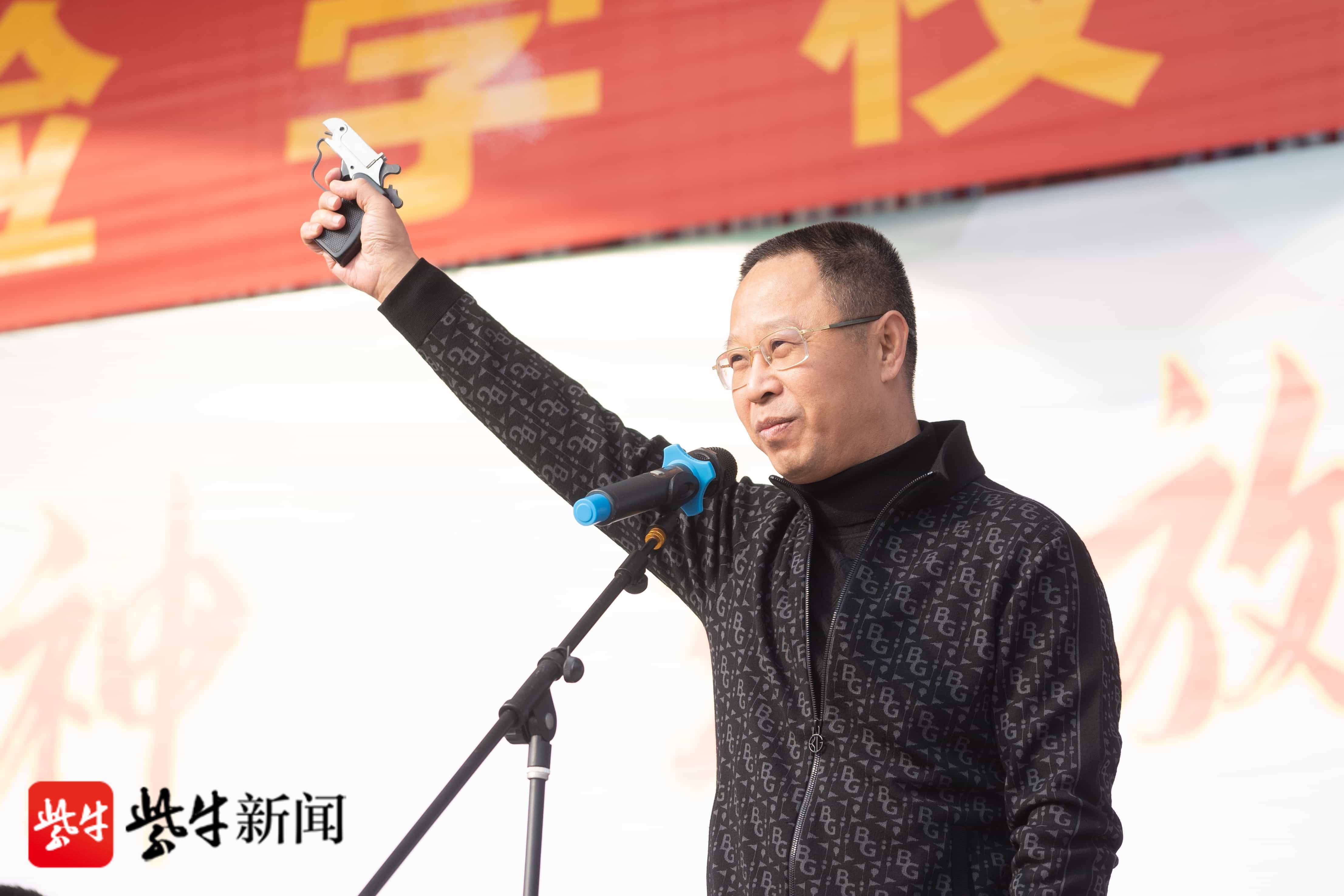 南京一中实验学校运动会开幕式,学生化身"小宇航员",喊出"强国有我"