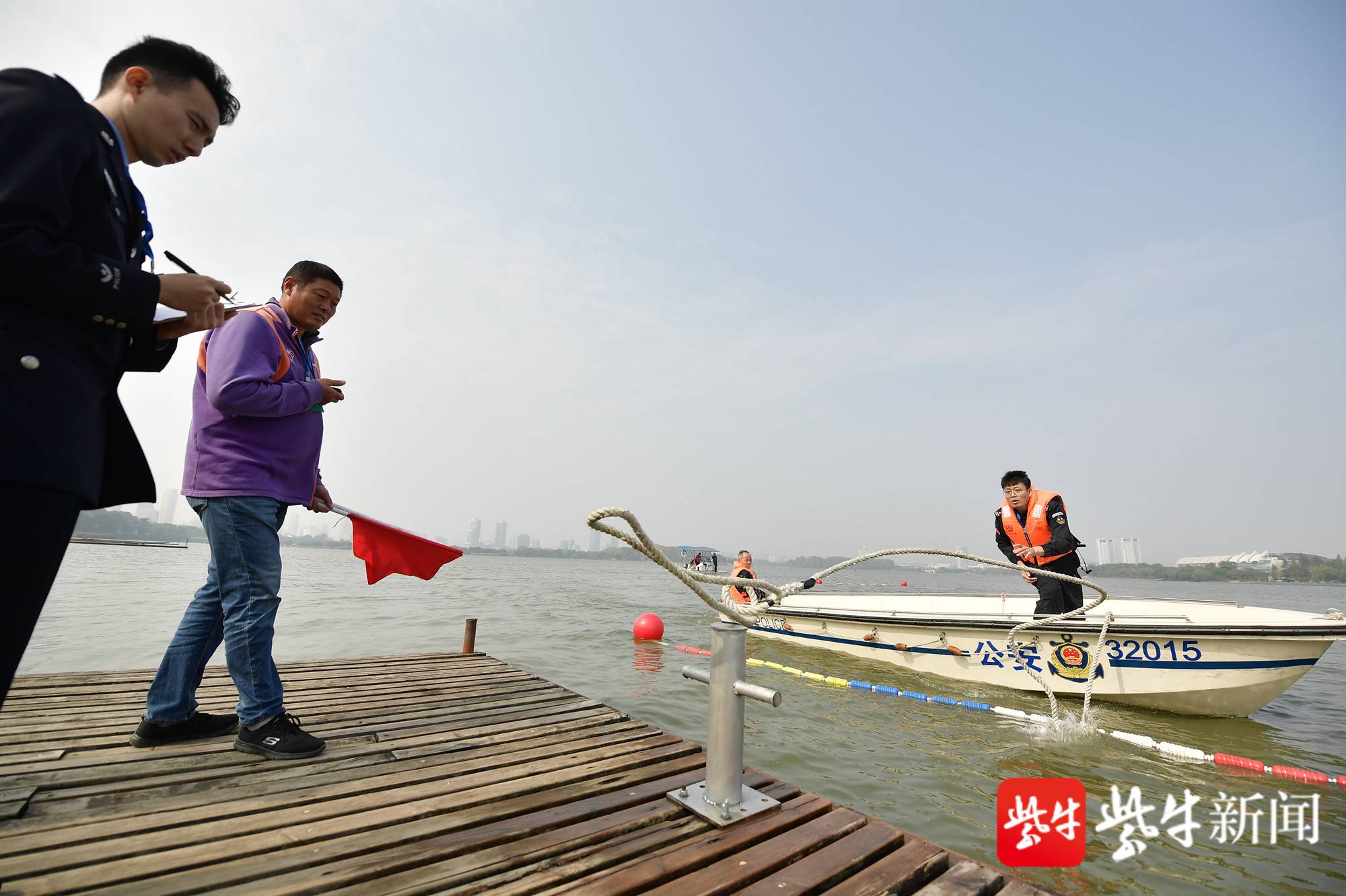 奋楫扬帆!南京公安系统水警条线辅警开展"水上竞赛"
