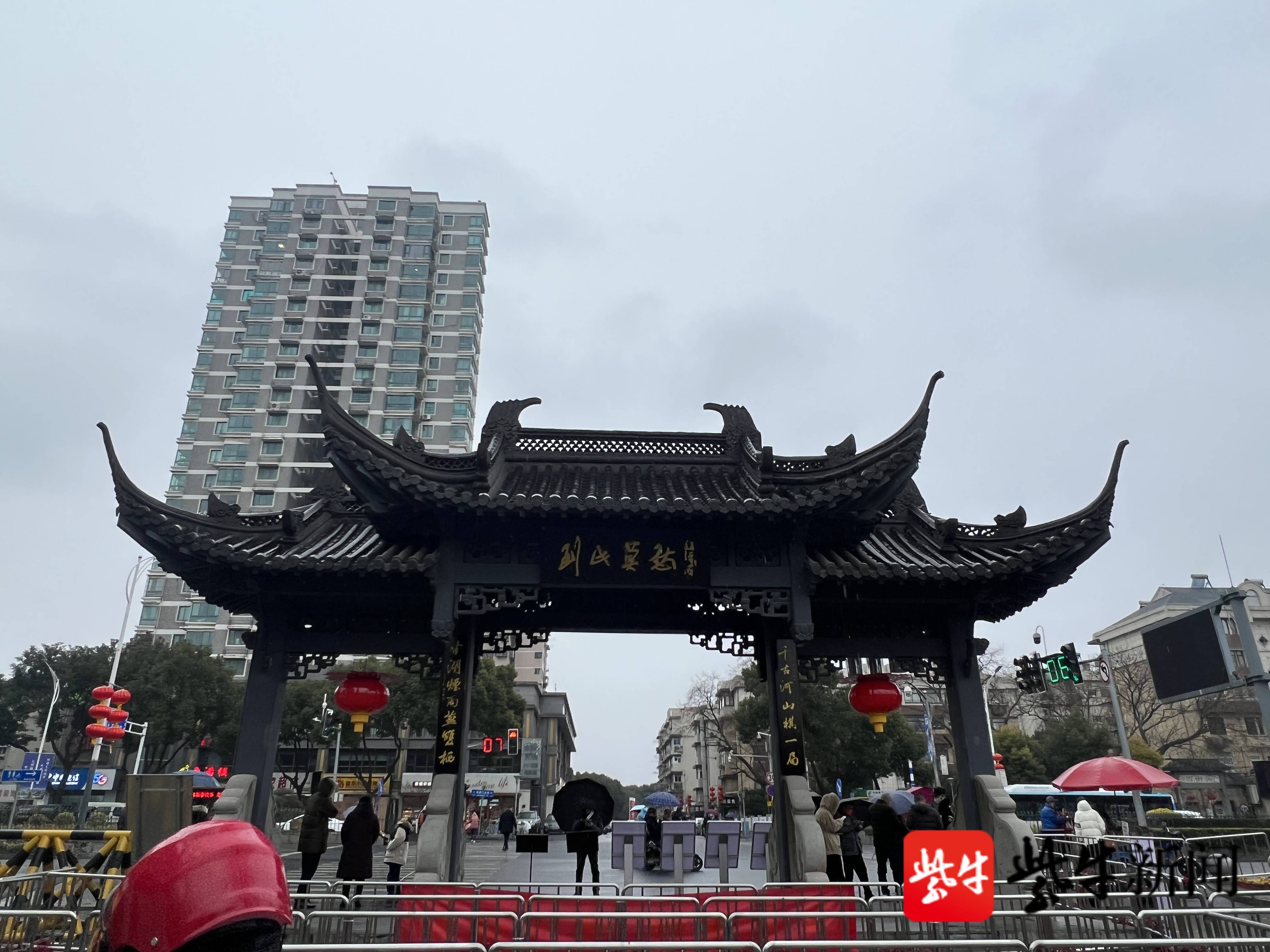 莫愁湖公园南门. 薄云峰 摄