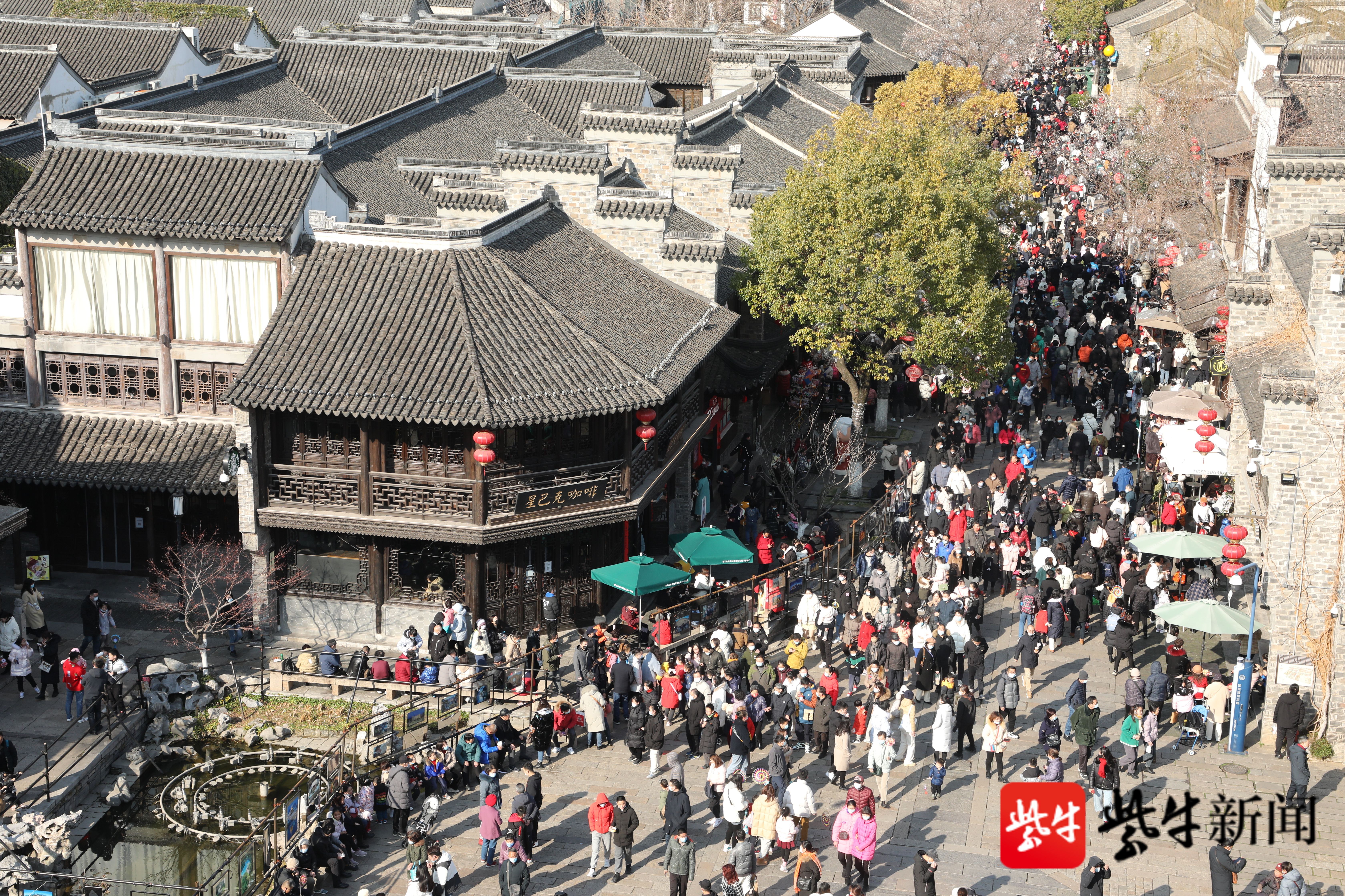 南京老門東年味十足人潮湧動