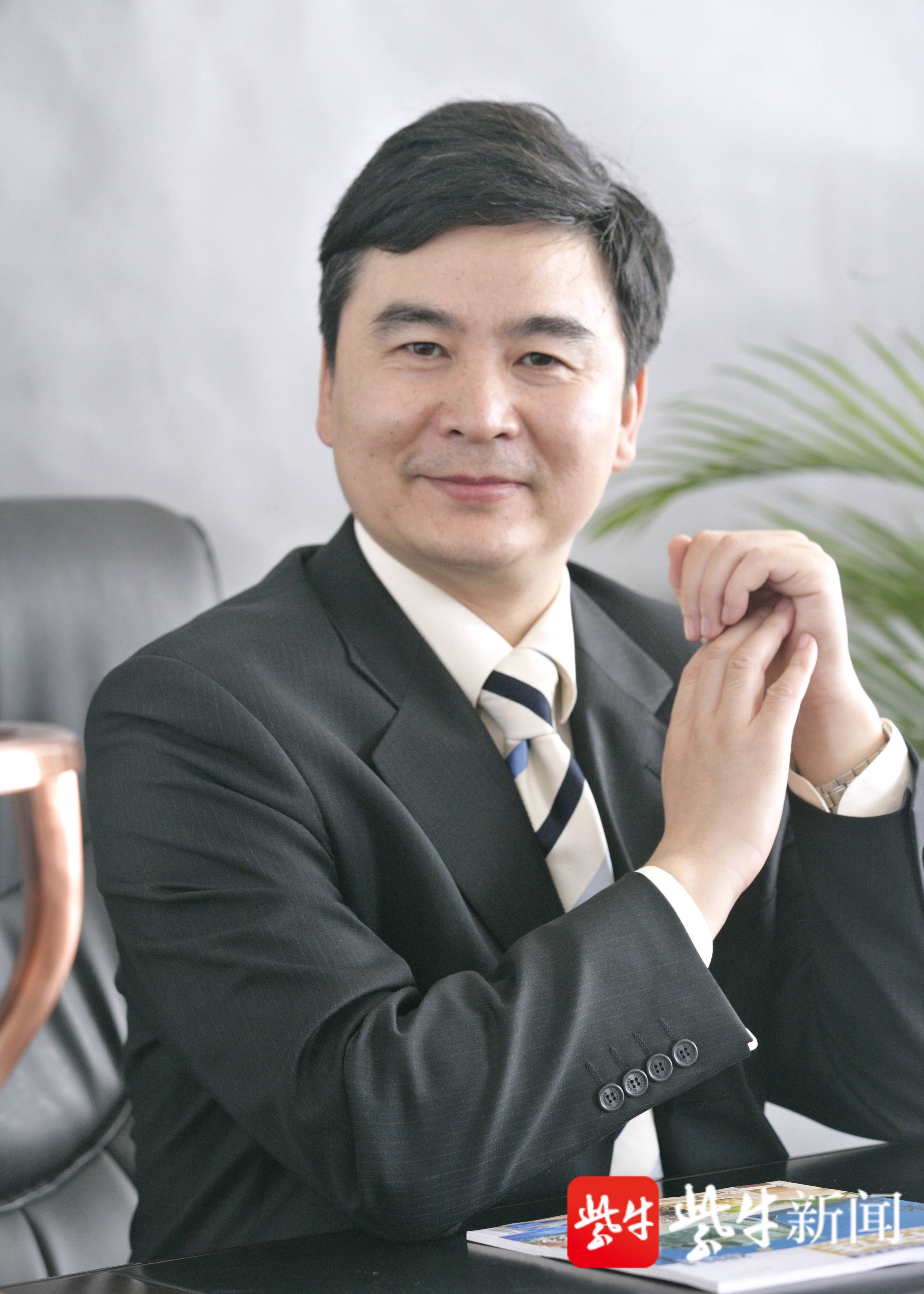 徐倩倩 杨彦在本次"名医团智库·爱眼日专场"的"帮您问医生"互动中