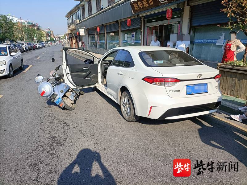 近日,南京江宁淳化交警中队接到报警,称在辖区土桥桂园南路