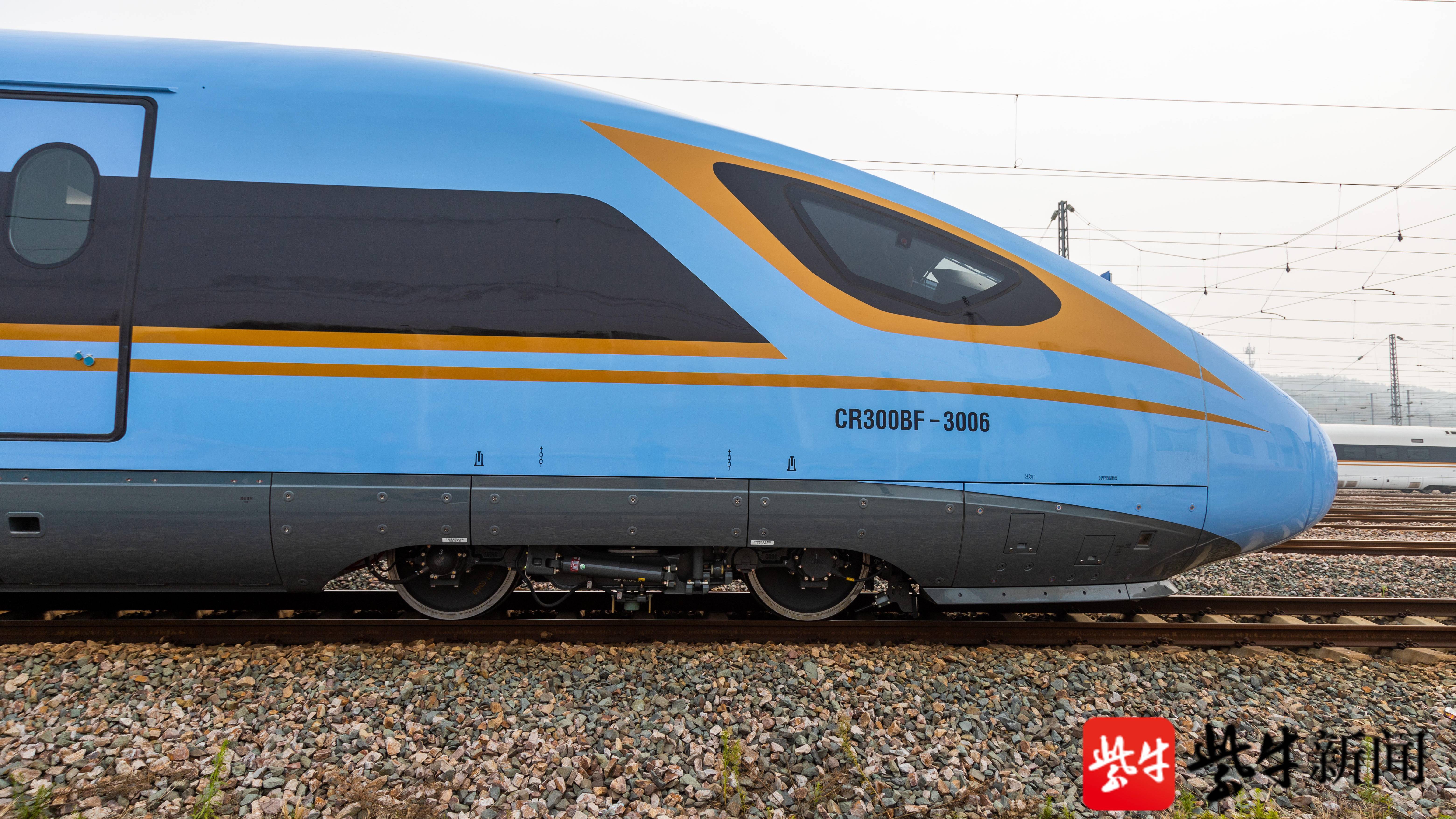 淡蓝色复兴号亮相江苏,时速250公里,初期主跑连淮扬镇铁路