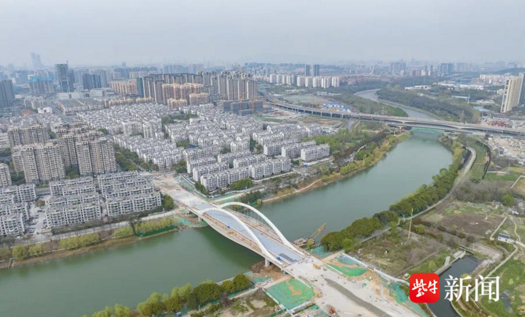 南京梅苑南路跨秦淮新河大桥预计六月完工