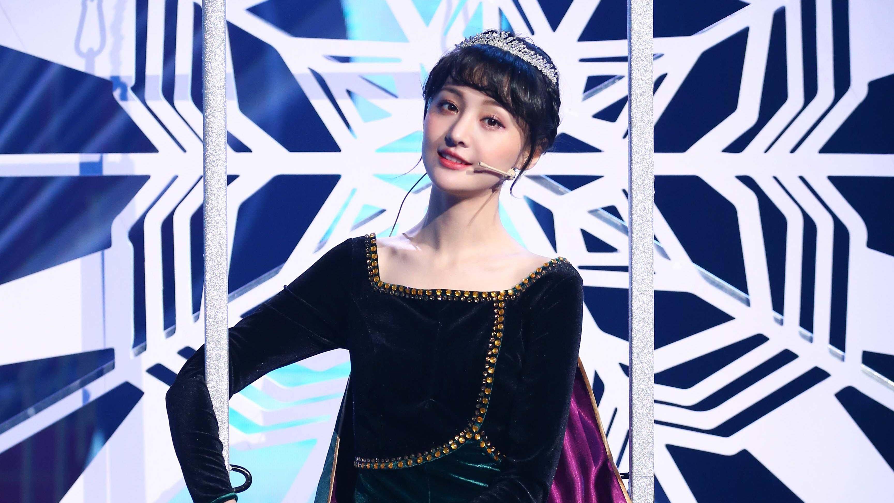 一起再看流星雨郑爽冰雪奇缘造型和华晨宇版哪吒未播先火上热搜